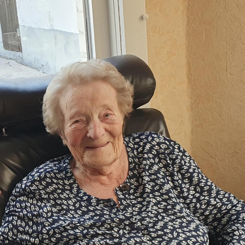 Mariette De Meulenaere geboren te Snellegem bij Jabbeke en overleden in het AZ Delta te Roeselare Rumbeke woonde aan de Zandvoordsestraat te Oudenburg afscheidsdienst bij Uitvaartzorg Bentein & Pollet te Oudenburg